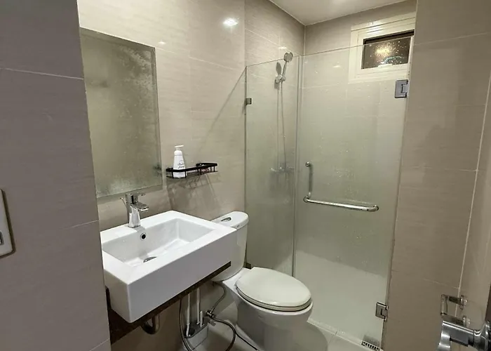 Condotel Across Naia T3 81 Newport Blvd
